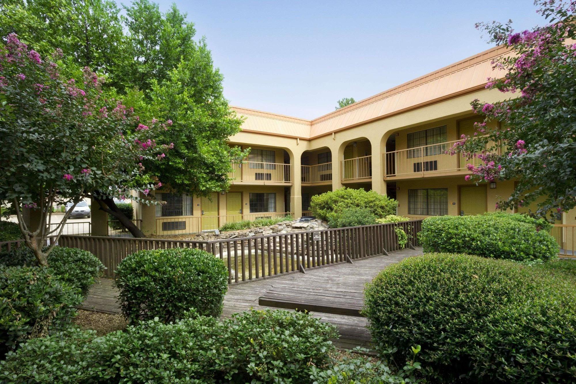 Days Inn By Wyndham Southaven Ms Εξωτερικό φωτογραφία